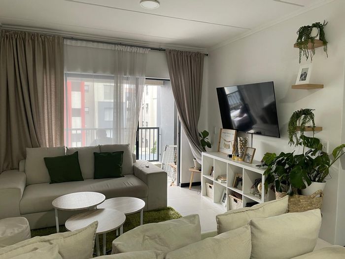 3-Bedroom Townhouse For Sale in Maroeladal with secure complex and convenient amenities.