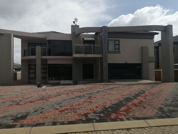 For Sale: 5-Bedroom House in Bendor with Two Lounges and Double Dining Areas.