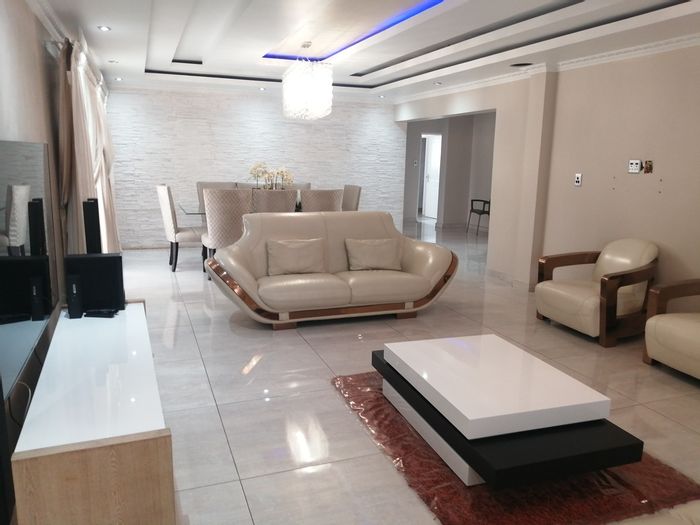 For Sale: 5-Bedroom House in Bendor with Two Lounges and Dining Areas.