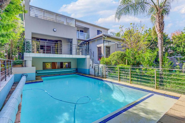 Kyalami Estates House For Sale: Spacious family home with power backup and amenities.