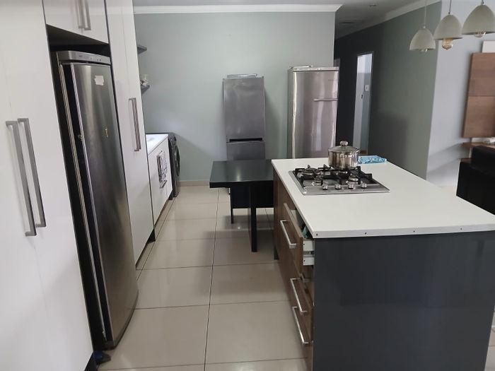 To Rent: Apartment in Marais Steyn Park with shared amenities and covered parking.