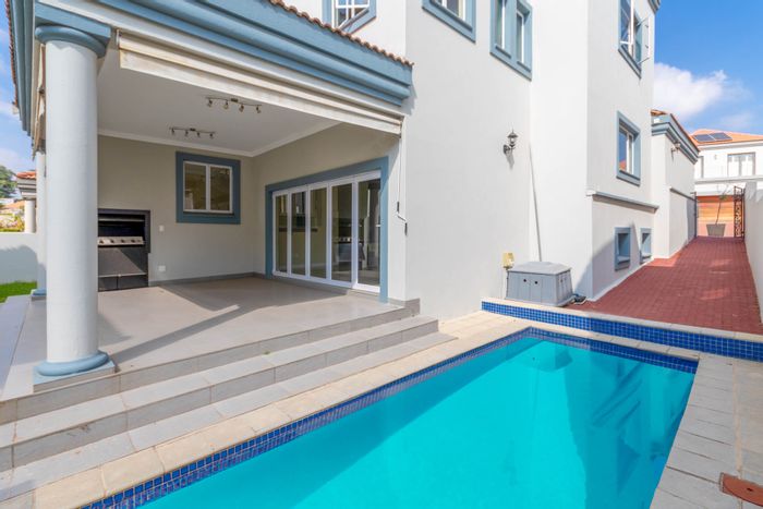 Hyde Park Cluster To Rent: 5 bedrooms, pool, cinema room, secure estate.