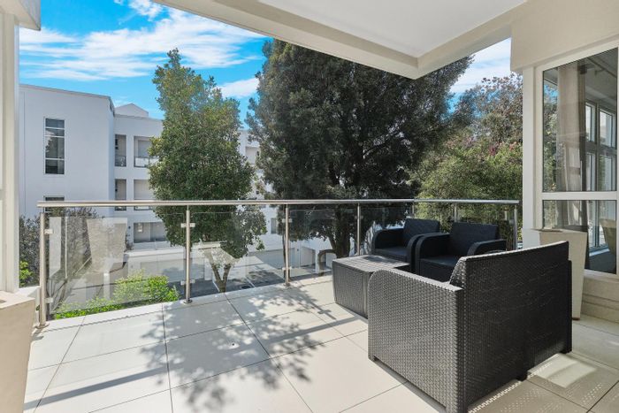 Dunkeld West Apartment For Sale: 2 beds, pool, security, close to shopping.