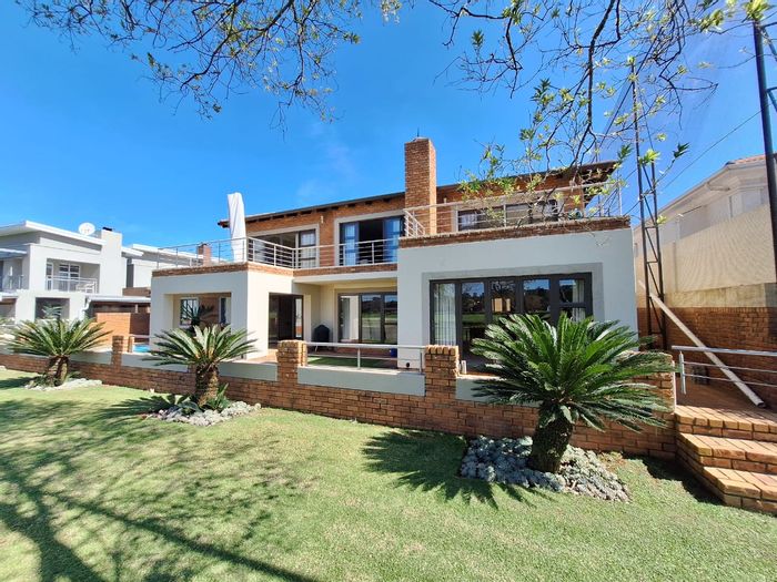 For Sale: House in Centurion Golf Estate with 5 bedrooms, pool, and studies.