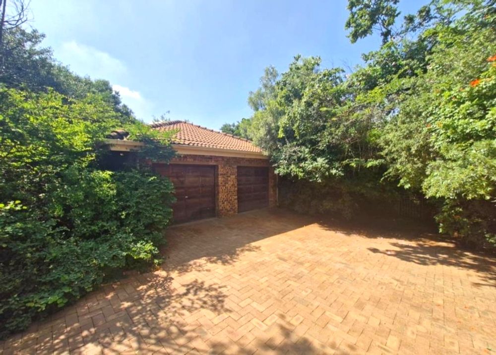 DOUBLE GARAGE - MAIN HOUSE