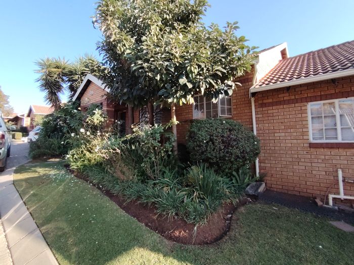 For Sale: Clubview Townhouse with 3 beds, garage, garden, and secure complex.