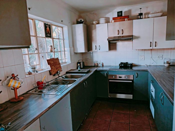 For Sale: Clubview Townhouse with 3 bedrooms, garage, garden, and patio.