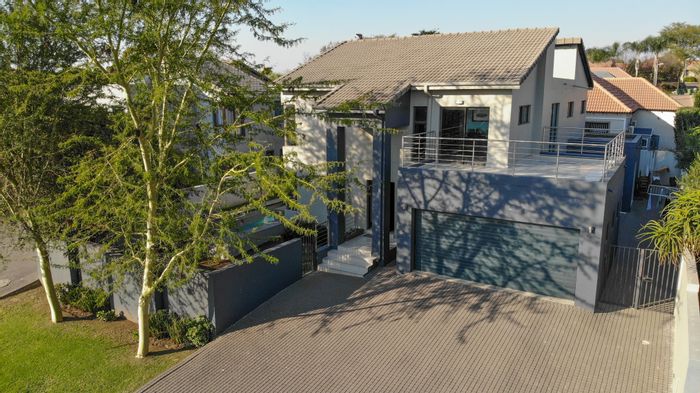 For Sale: House in Greenstone Hill with pool, garden, and double garage.