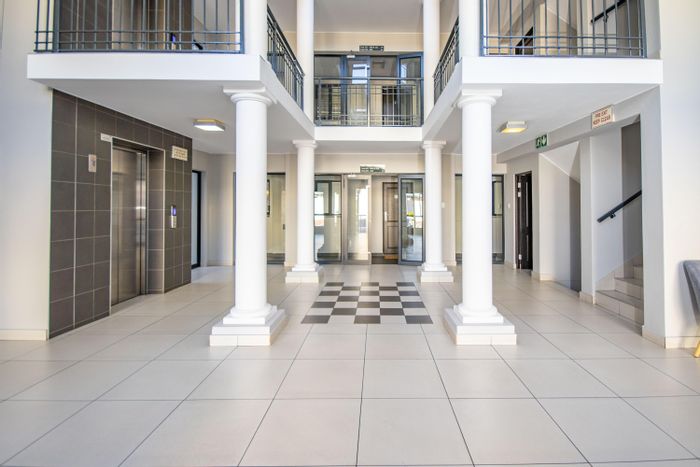 Rivonia Apartment To Rent: 2 Bedrooms, pool, clubhouse, pet-friendly, secure parking.