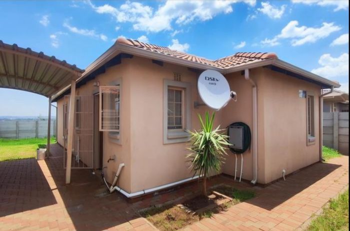 For Sale: 3-Bedroom House in Sky City with Carport and En Suite Bathroom.
