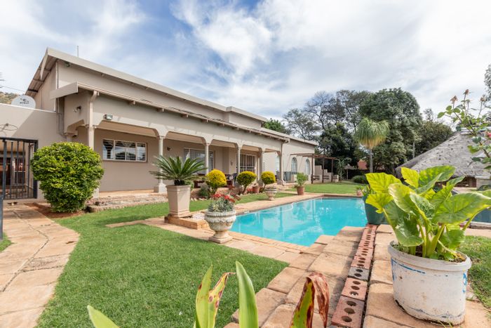 For Sale: Poortview house with 13 bedrooms, pool, and office space.