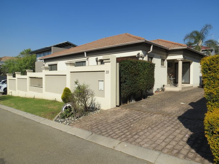 For Sale: House in Greenstone Hill with 4 bedrooms, patio, and double garage.