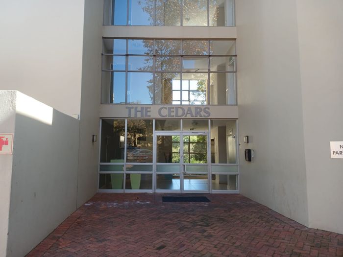 1-Bedroom Apartment To Rent in Sandton Central with pool, clubhouse, and secure parking.