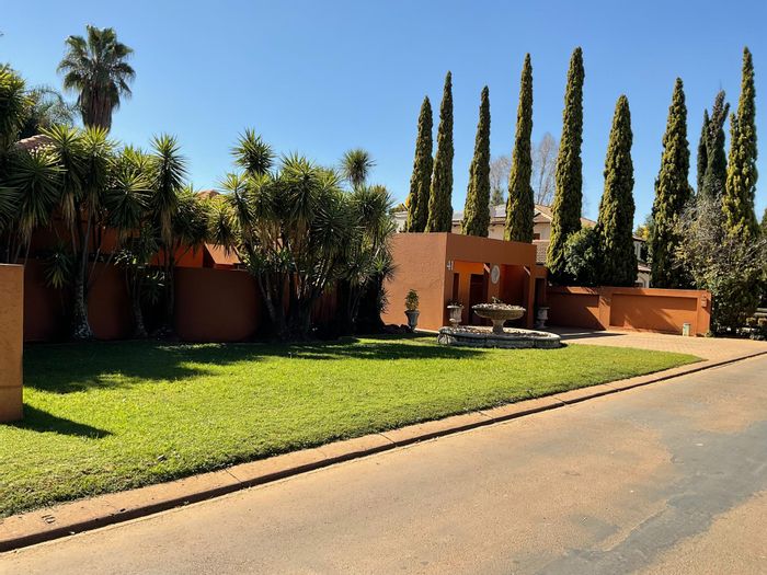 For Sale: House in Silver Lakes Golf Estate with 4 beds, pool, and security.