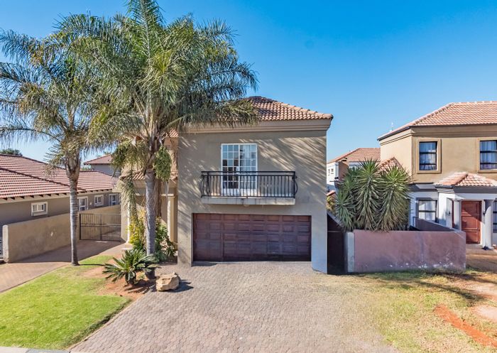 4-Bedroom House For Sale in Brakpan North with double garage and entertainment patio.