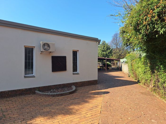 For Sale: Spacious Wierda Park House with 4 Bedrooms, Office, and Outdoor Lapa.