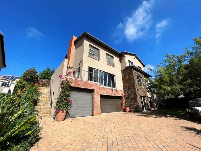 Eldoraigne House For Sale: 4 beds, eco-friendly features, clubhouse access, secure living.
