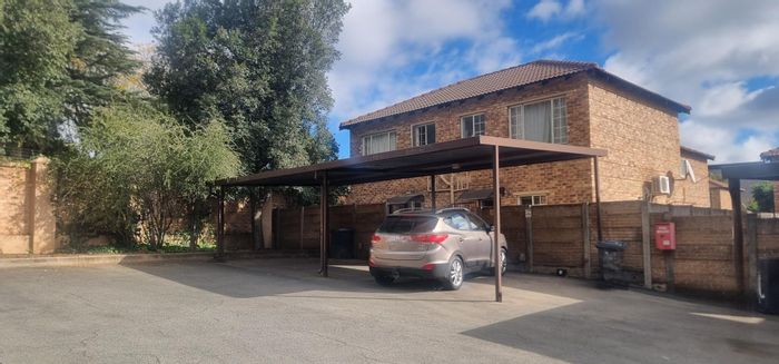 For Sale: Apartment in Sonneglans with 24-hour security, garden, and parking.