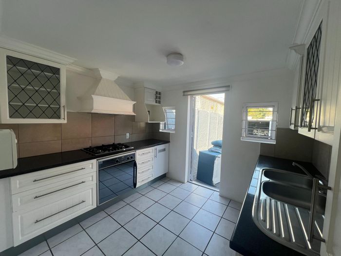 Cottage To Rent in Parkhurst: 1 Bed, Private Garden, Free WiFi, Secure Parking.