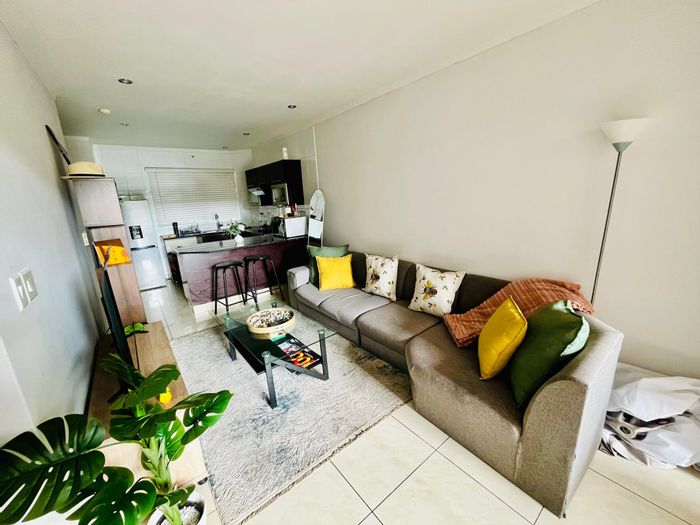 For Sale: Apartment in Sandhurst with 1 bedroom, pool, and secure parking.