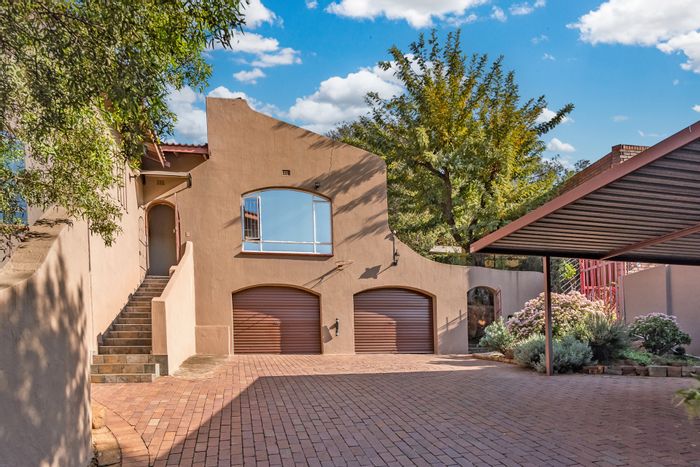 For Sale: Glenvista House with 4 bedrooms, pool, and expansive garden.