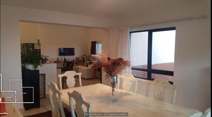 For Sale: Townhouse in Jackal Creek Golf Estate with 2 beds, 2 baths, balcony.