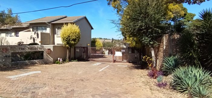 Buccleuch Apartment For Sale: 2 Bedrooms, balcony, garage, pool access, secure complex.