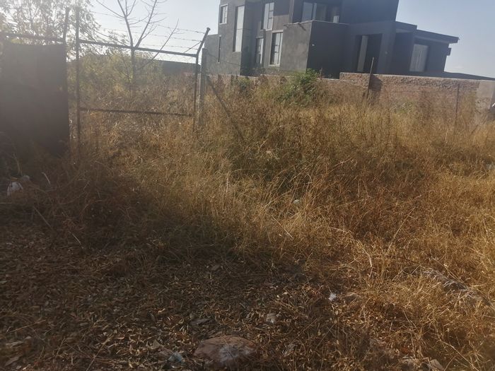 Bendor For Sale: 773 m² vacant land near schools, parks, and amenities.