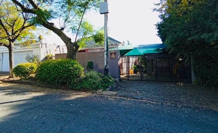 For Sale: Melville Townhouse with 2-bed main house and income-generating flatlets.