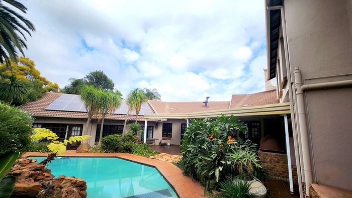 Eldoraigne House For Sale: 5 bedrooms, pool, jacuzzi, borehole, and inverter.