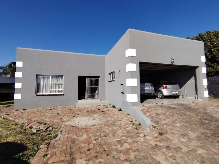 For Sale: House in The Reeds with 3 beds, double garages, and extension plans.