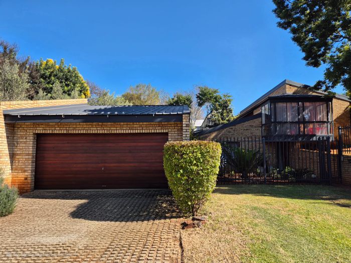 Eldoraigne House For Sale: 3 Bedrooms, Open-Plan Kitchen, Secure Garden, Fibre Internet.
