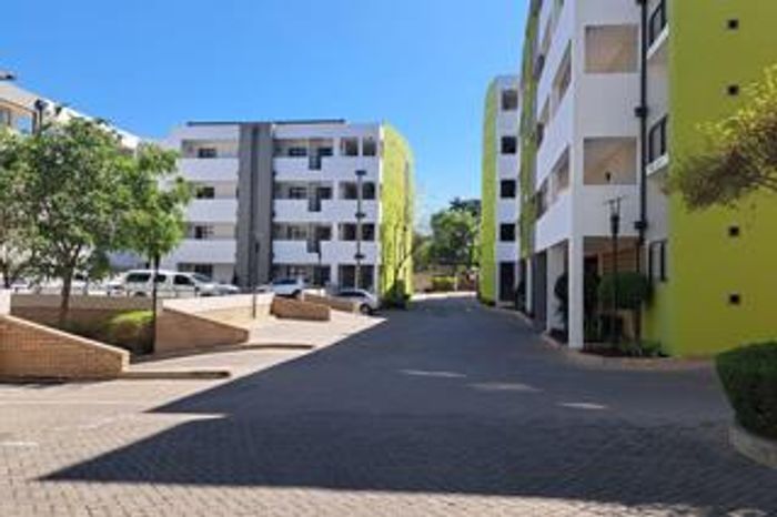 For Sale: 2-Bedroom Apartment in Edenburg with Security, Parking, and Great Views.