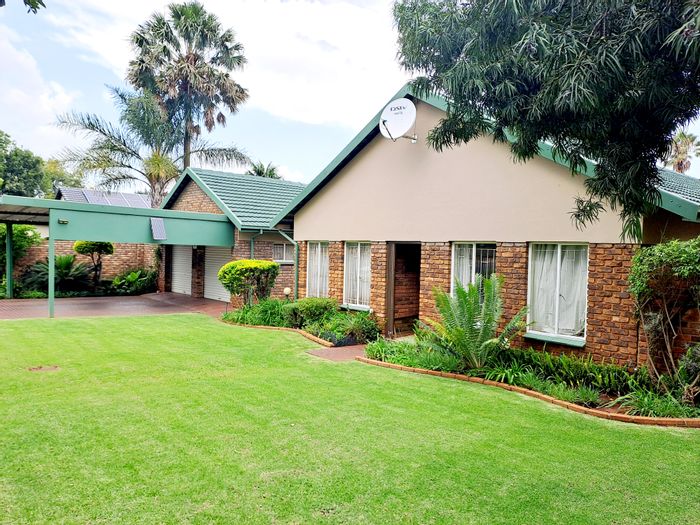 Eldoraigne House For Sale: 3 beds, flatlet, garden, solar system, secure area.