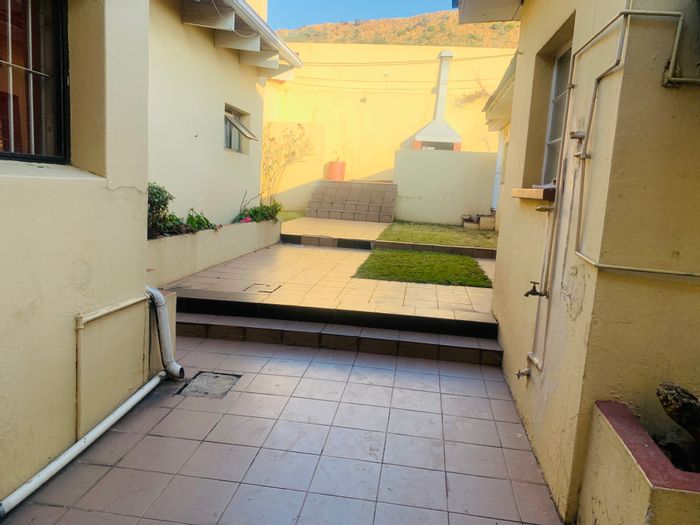 1-Bedroom House in Bezuidenhout Valley To Rent with Garage and Communal Braai Area.