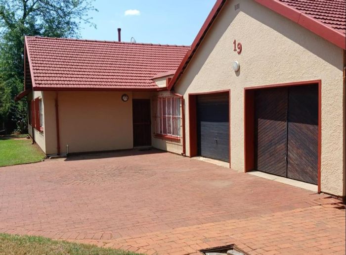 For Sale: House in Constantia Kloof with pool, study, and security features.