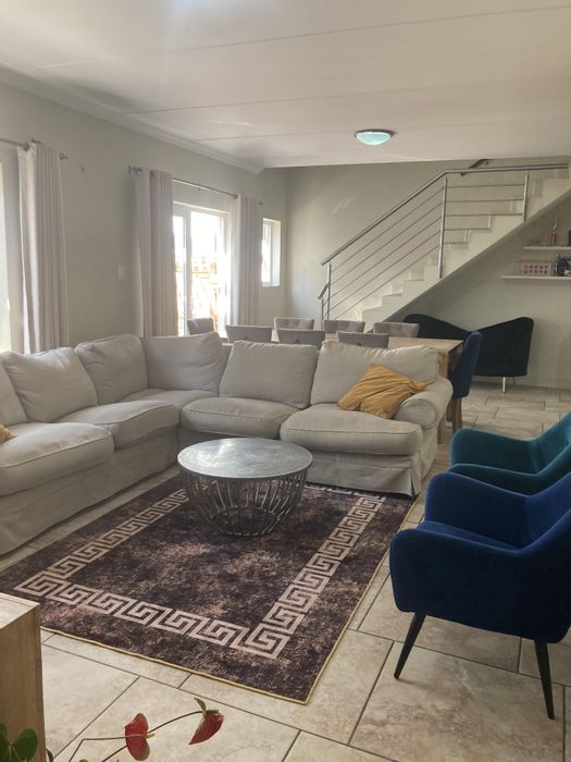 Kyalami Hills Townhouse For Sale: 3 bedrooms, spacious living, courtyard, covered patio.