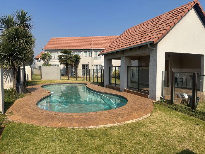 For Sale: Apartment in Clarens Park with clubhouse, pool, and pet-friendly options.
