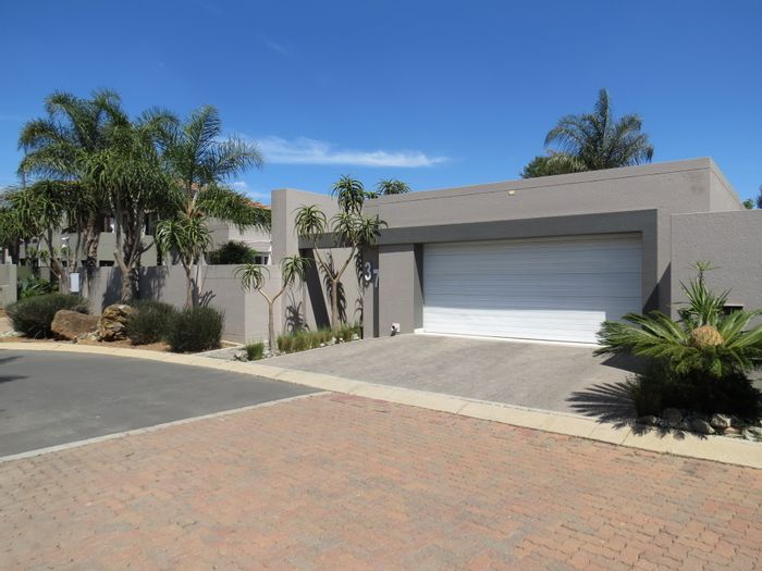 For Sale: House in Greenstone Hill with jacuzzi, entertainment system, and spacious layout.
