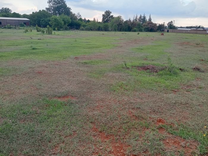 Vacant Land Residential in Marabeth For Sale: 17131 m² near amenities and routes.