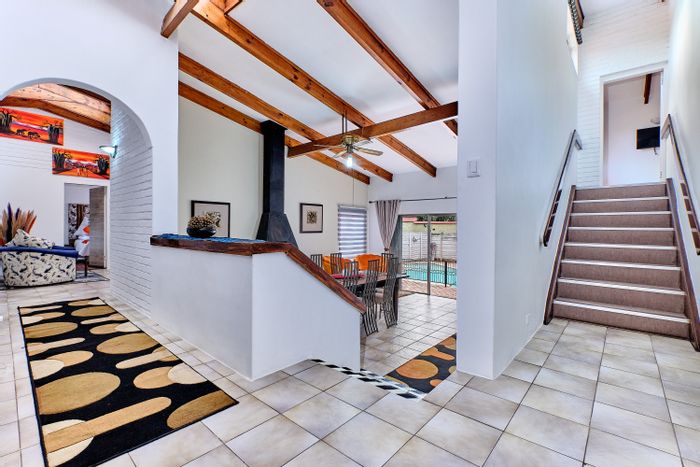 5-Bedroom House To Rent in Woodmead with pool, garden, and free WiFi.