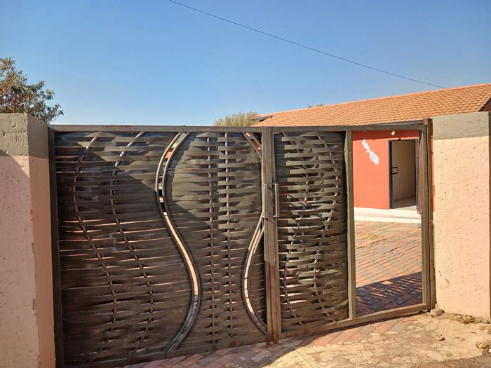 Chiawelo House For Sale: 3 Bedrooms, spacious yard, potential rental cottage.