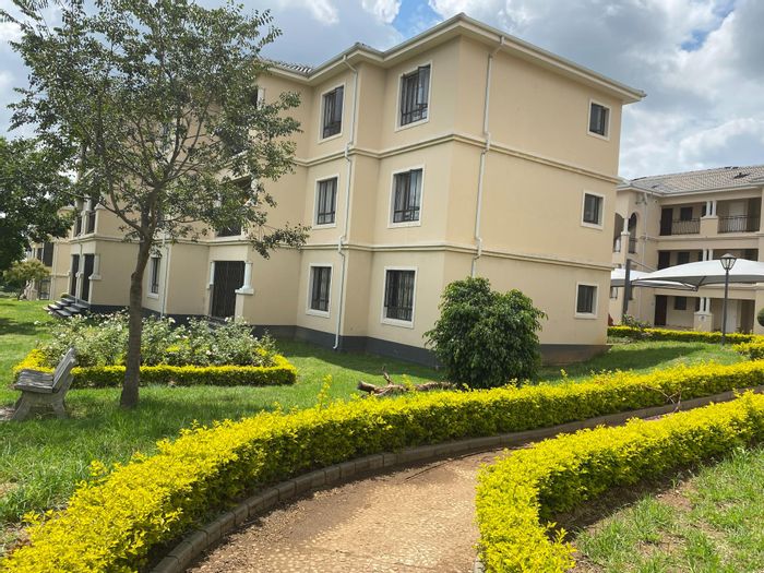 For Sale: 3-Bedroom Apartment in Summerset with Pool, Clubhouse, and Rental Income.
