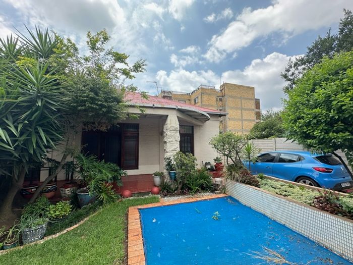 Yeoville House For Sale: 4 Bedrooms, spacious garden, income potential, close to amenities.