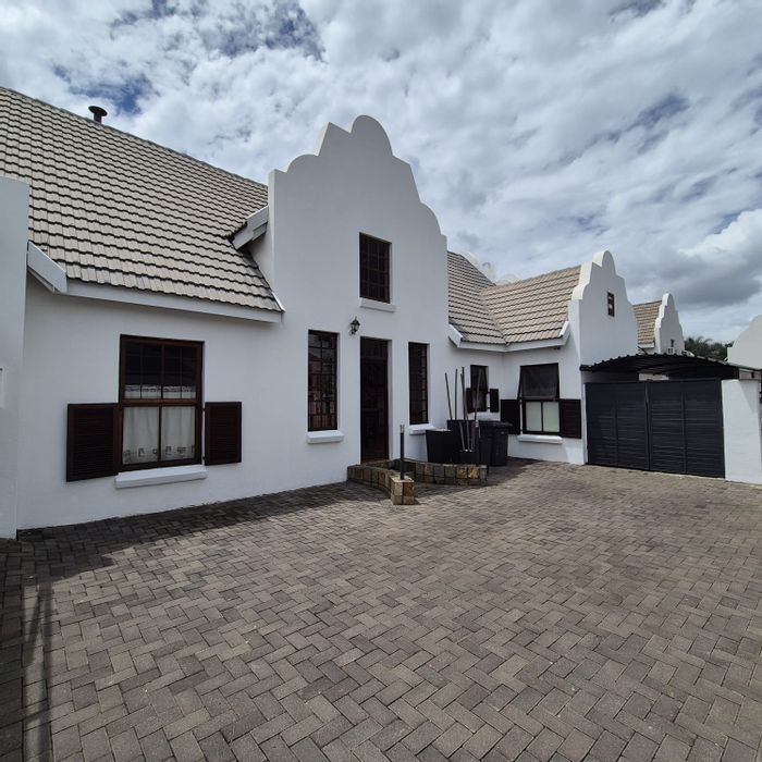 4-Bedroom House For Sale in Eldoraigne with Pool, Office, and Garage.