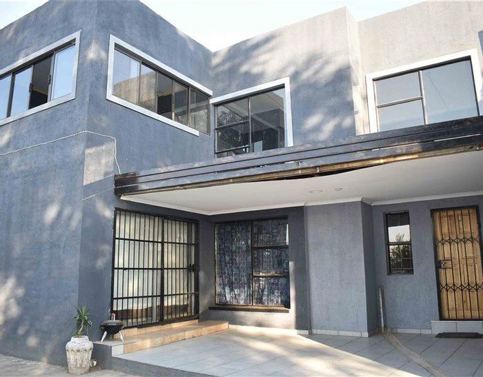 For Sale: Income-generating house in Bloubosrand with 13 rental units and amenities.