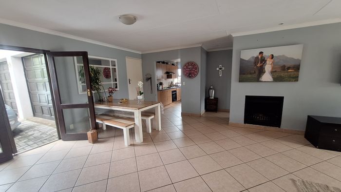 House For Sale in Thatchfield Glen: 3 beds, pool, double garage, secure community.