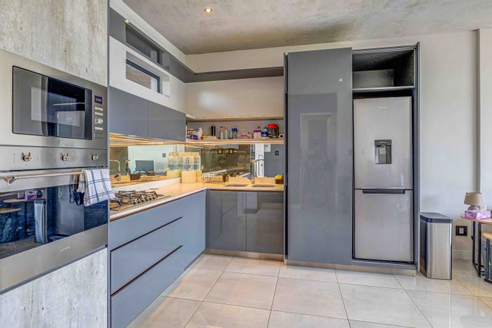 Houghton Estate Apartment For Sale: 1 Bed, Balcony, Gym, 24-Hour Security.