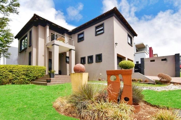 Kyalami Glen Estate House For Sale: 3 beds, gourmet kitchen, clubhouse, secure living.