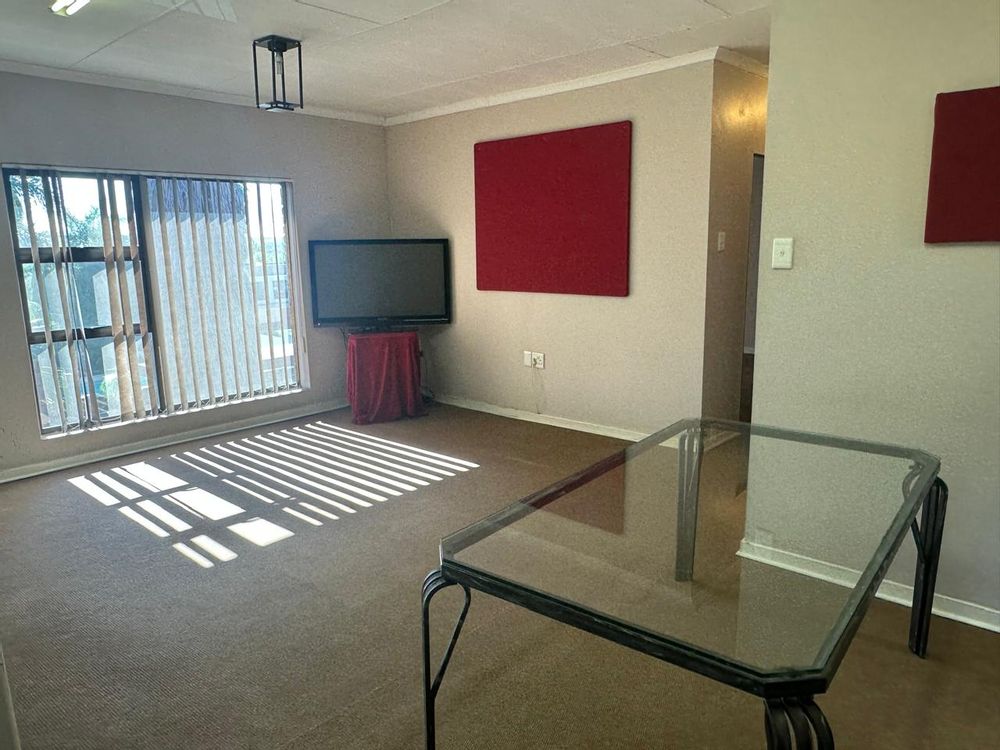 Flatlet Lounge and dining room